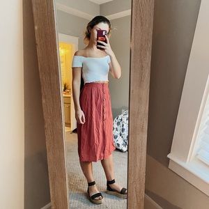 Mid length skirt with buttons